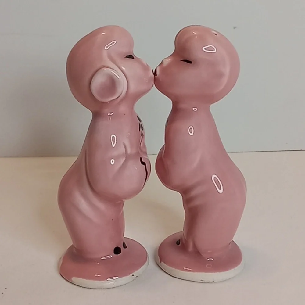 Vintage Kissing Couple Pink Glaze Salt And Pepper Shakers